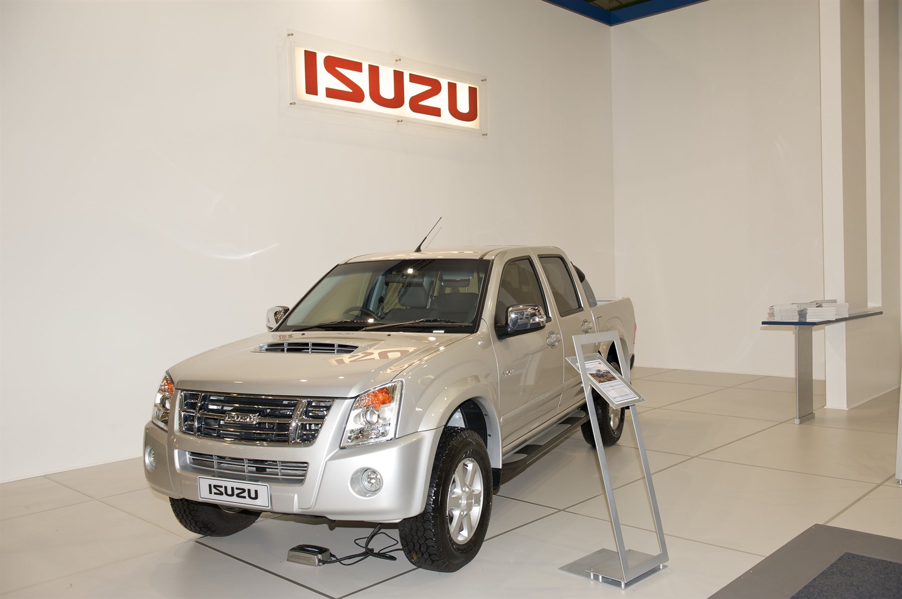 24 Isuzu Proud6