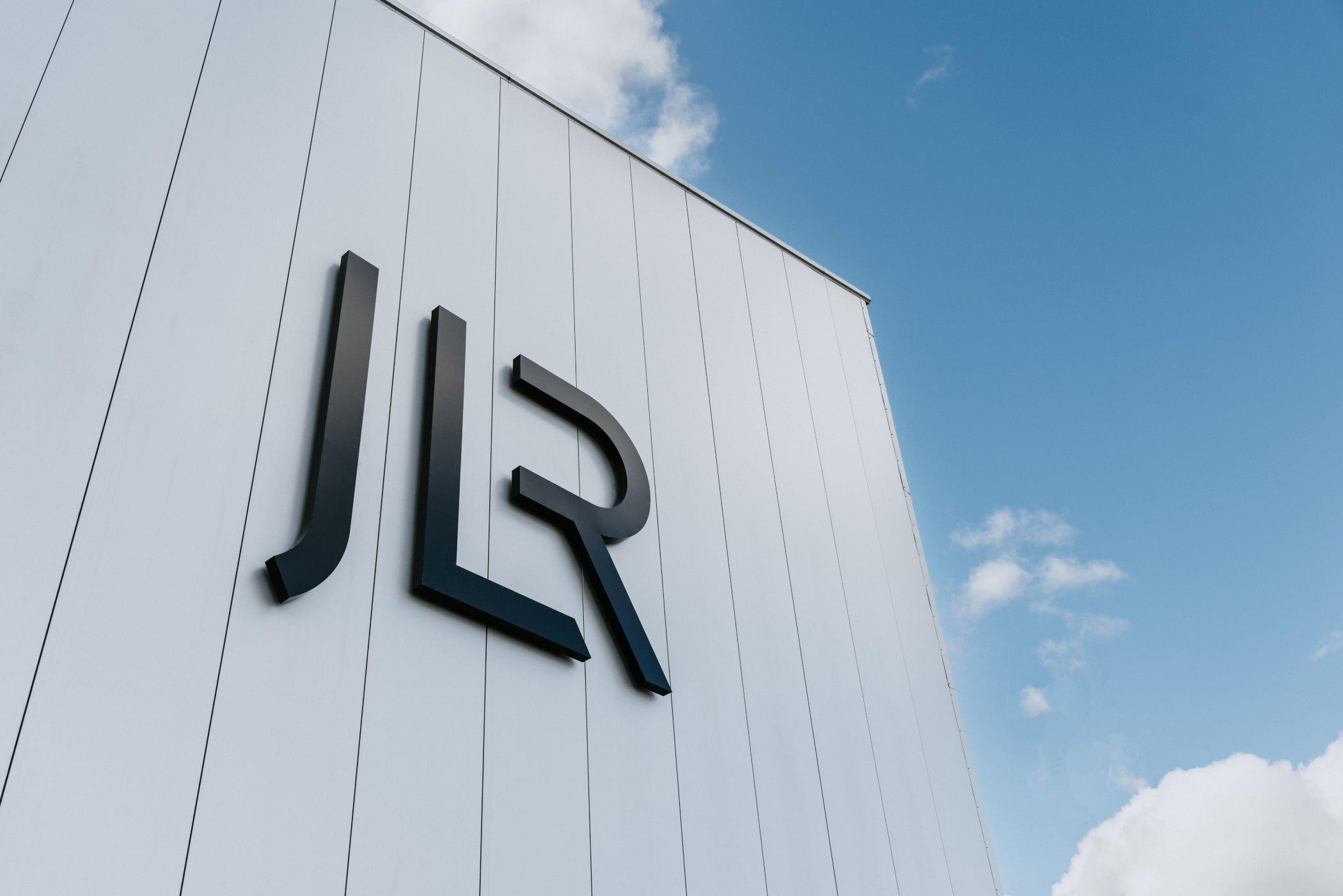 25 JL Rpanel4