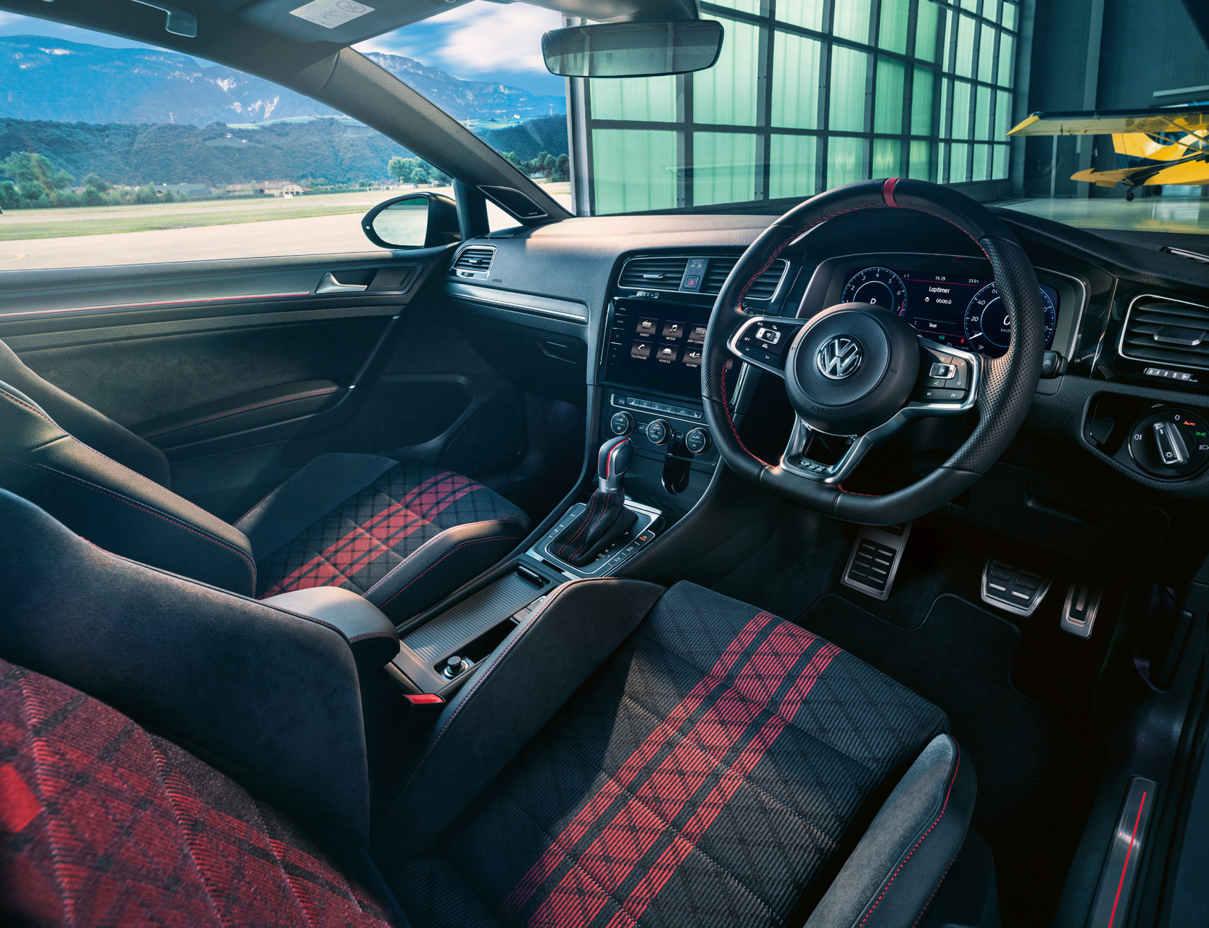Volkswagen Golf GTI TCR Interior 001