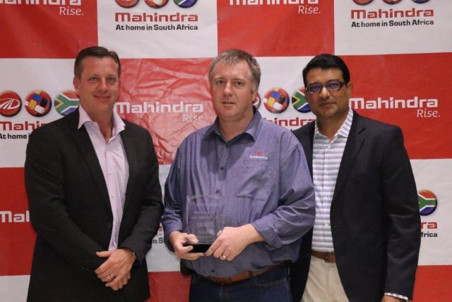 Hans Greyling (Sales Director: Mahindra SA), Jaco Swart (Dealer Principal: Mahindra Bloemfontein) and Rajesh Gupta (CEO: Mahindra SA) during an awards ceremony in 2018.
