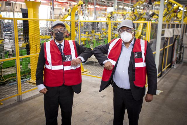 FROM LEFT Ebrahim Patel Minister of Trade and Industry of South Africa and Billy Tom President and CEO of Isuzu Motors South Africa 1800x1800
