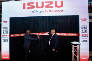 New Isuzu1 Premier of the Eastern Cape Oscar Mabuyane President and CEO Billy Tom 1800x1800