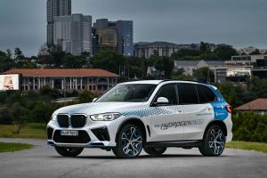 Hydrogen fuel cell BMW X5 in action at Simola Hillclimb