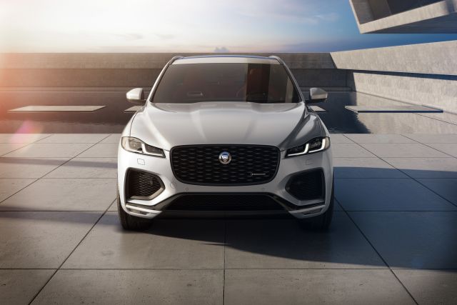Jag F PACE 21 MY Studio Exterior Front Red Int 150920