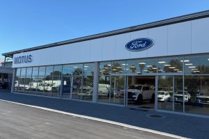 25 Ford Dealer1