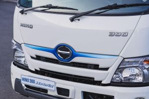 25 Hino Hybrid1